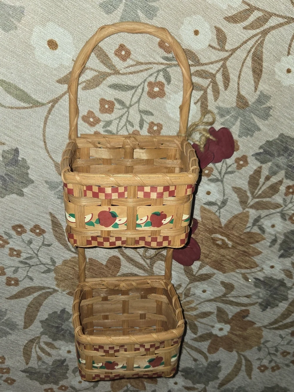 Vintage Country Style Apple Harvest Woven Wall Pocket Basket.